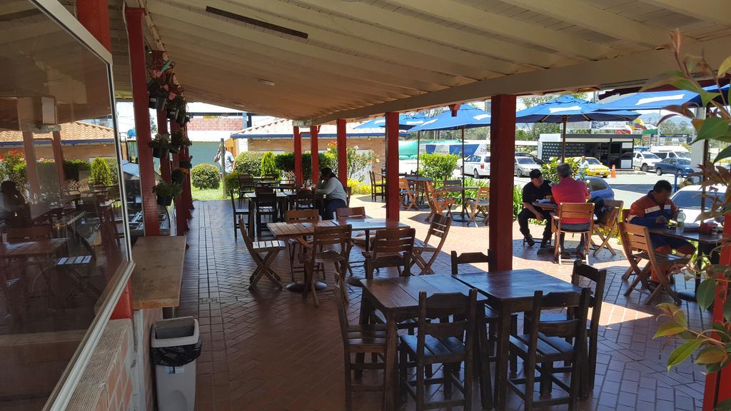 Hostal El Hangar Rionegro Eksteriør bilde