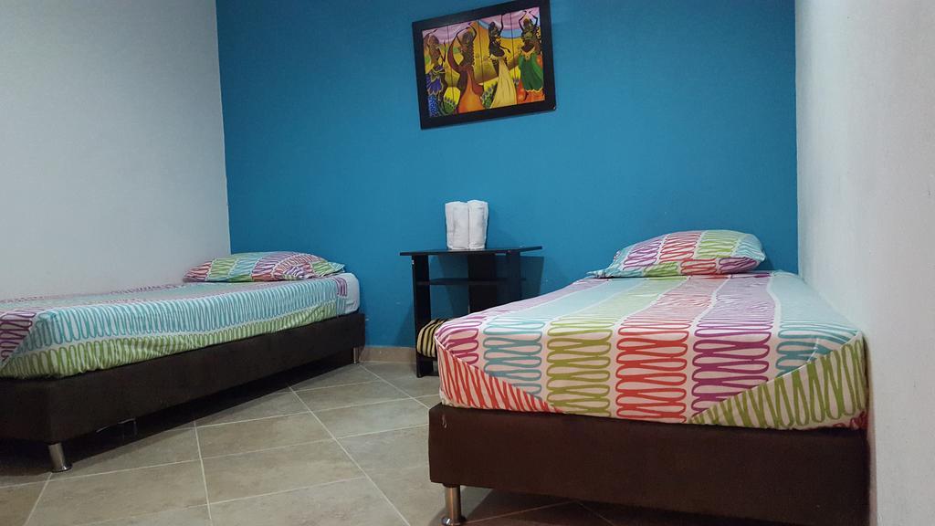 Hostal El Hangar Rionegro Eksteriør bilde