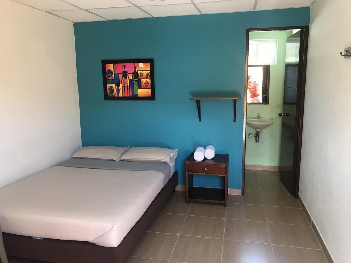 Hostal El Hangar Rionegro Eksteriør bilde
