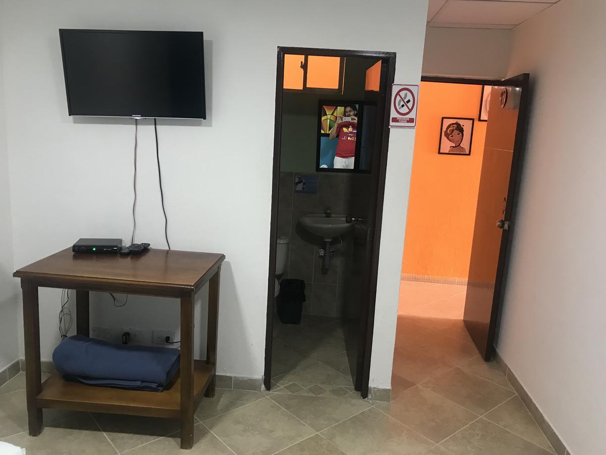Hostal El Hangar Rionegro Eksteriør bilde