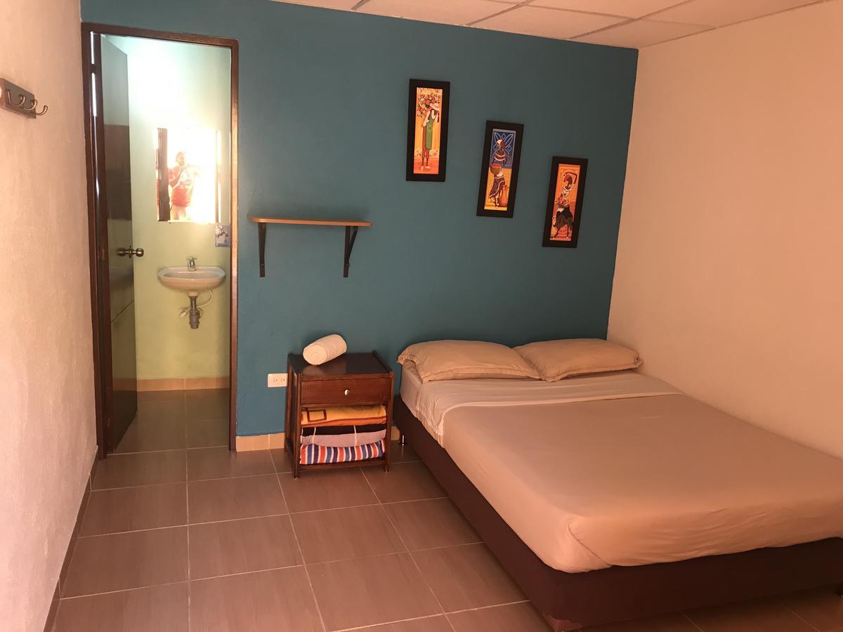 Hostal El Hangar Rionegro Eksteriør bilde